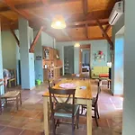 بيت ضيافة Mugs Ljaknasi